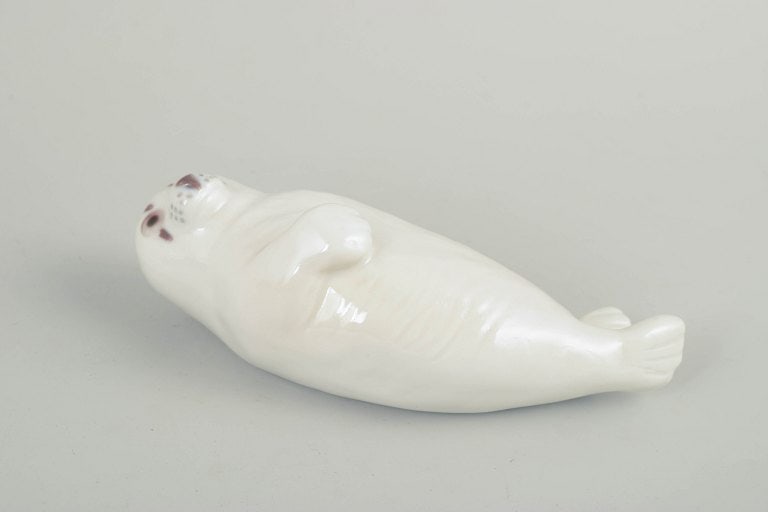 Royal Copenhagen, Denmark. Porcelain baby seal figurine with soft, rounded forms. Approx. 1990s. - 3