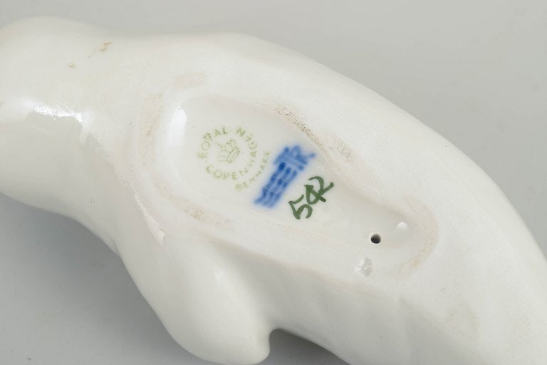 Royal Copenhagen, Denmark. Porcelain baby seal figurine with soft, rounded forms. Approx. 1990s. - 4
