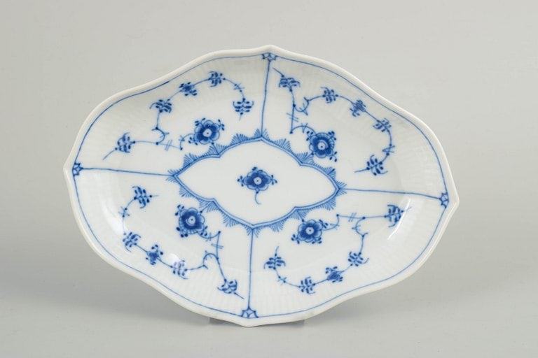 Royal Copenhagen, Denmark. Blue Fluted Plain oval porcelain dish with underglaze decoration. Approx.: Royal Copenhagen, Blue Fluted Plain dish. Oval dish in glazed porcelain with hand-painted underglaze decoration in the classic Blue Fluted Plain pattern. Produced after Royal Copenhagen model 1/147. O