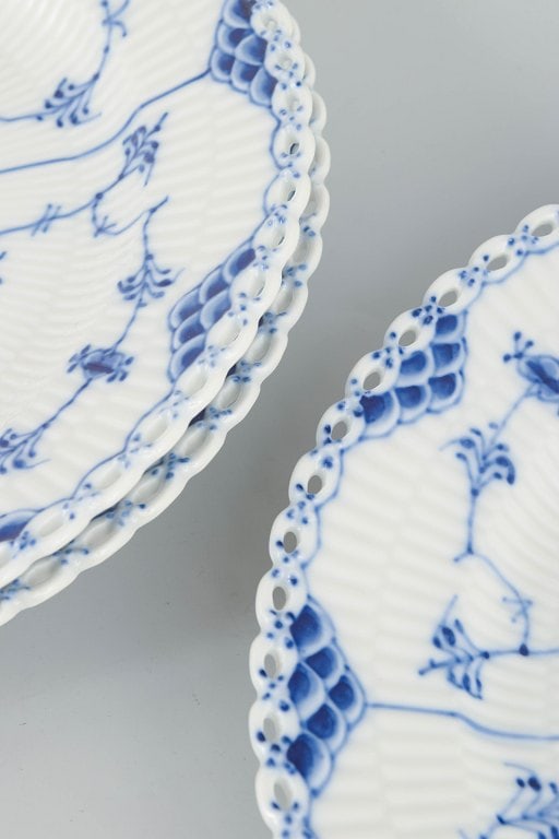 Royal Copenhagen, Denmark. Blue Flower Full Lace set of three porcelain dinner plates with - 4