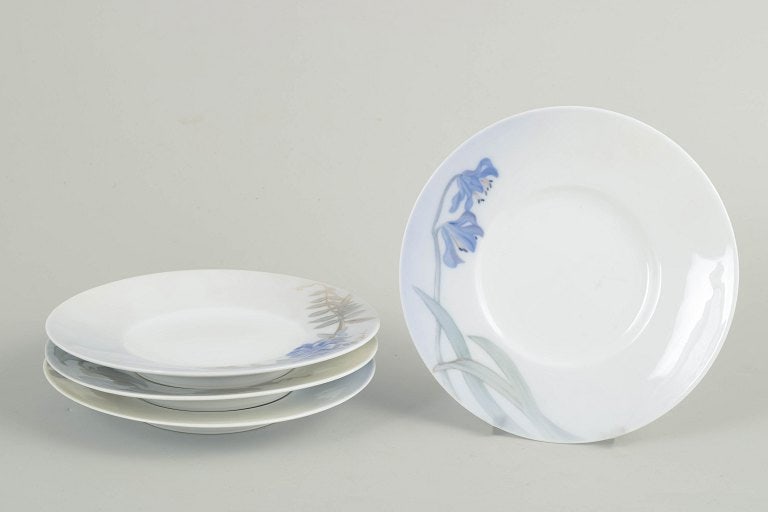 Royal Copenhagen, Denmark. Art Nouveau set of four porcelain plates with floral and foliage motifs.: Royal Copenhagen, Art Nouveau unique plates, set of 4. Set of four plates in glazed porcelain with hand-painted underglaze decoration in Art Nouveau style, featuring stylised floral and foliage