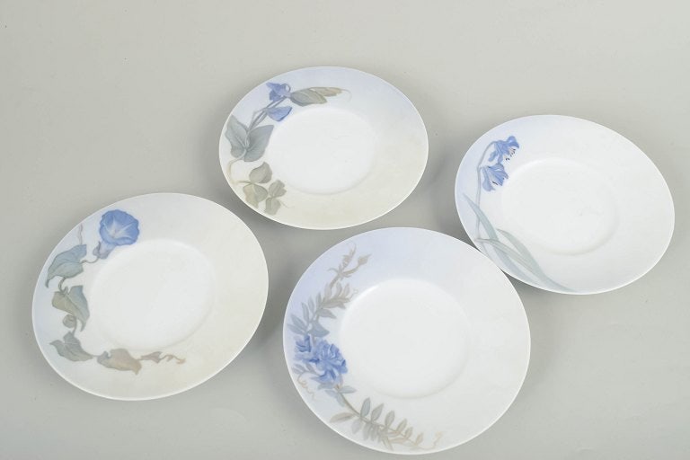 Royal Copenhagen, Denmark. Art Nouveau set of four porcelain plates with floral and foliage motifs. - 2