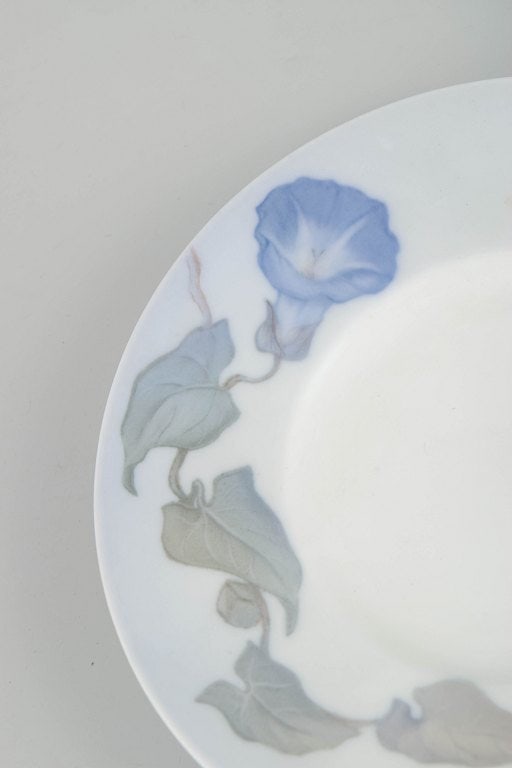 Royal Copenhagen, Denmark. Art Nouveau set of four porcelain plates with floral and foliage motifs. - 3