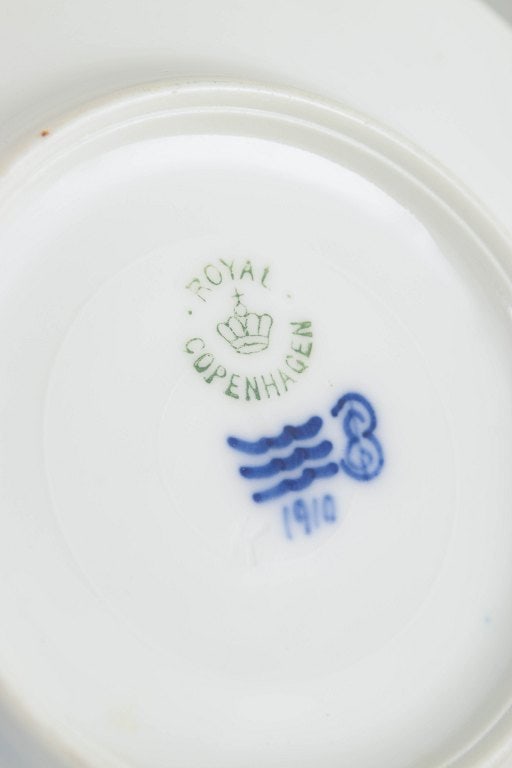 Royal Copenhagen, Denmark. Art Nouveau set of four porcelain plates with floral and foliage motifs. - 4