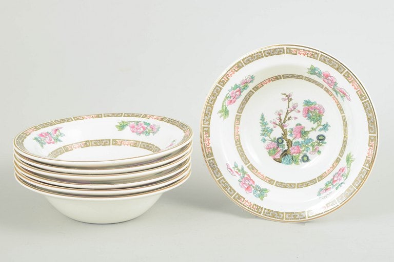 Wedgwood & Co Ltd, England. Set of seven porcelain bowls with floral motifs and gilt border. Approx. (1 of 4)