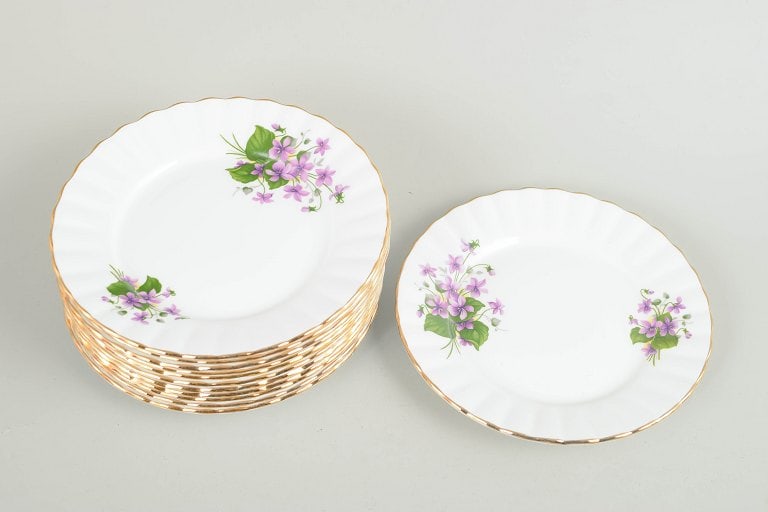 Royal Stafford, England. Set of twelve bone china cake plates with purple flowers. Mid-20th century. - 2