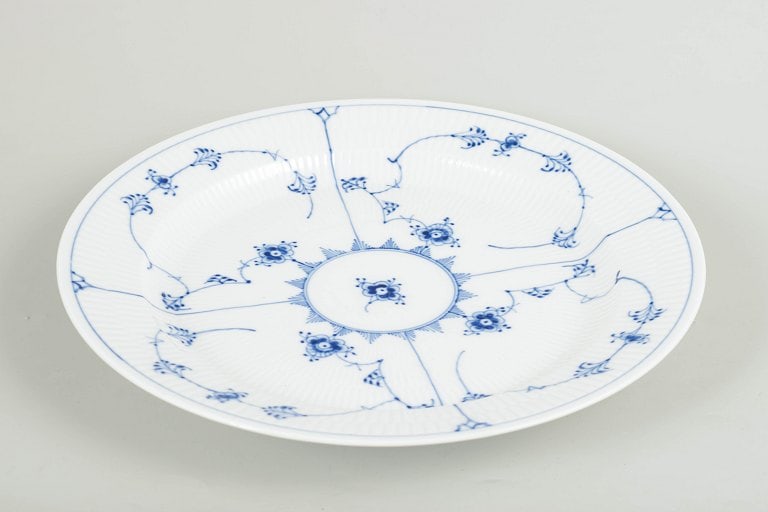 Royal Copenhagen, Denmark. Blue Fluted Plain porcelain serving platter with underglaze blue - 2