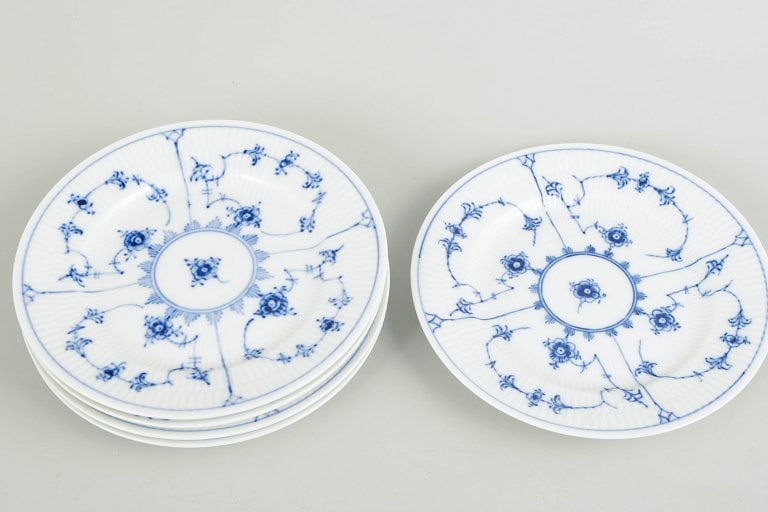 Royal Copenhagen, Denmark. Blue Fluted Plain set of five porcelain cake plates with underglaze blue - 2