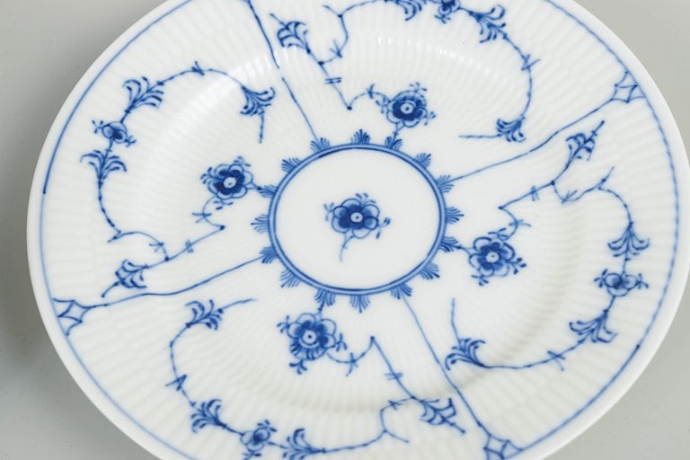 Royal Copenhagen, Denmark. Blue Fluted Plain set of five porcelain cake plates with underglaze blue - 3