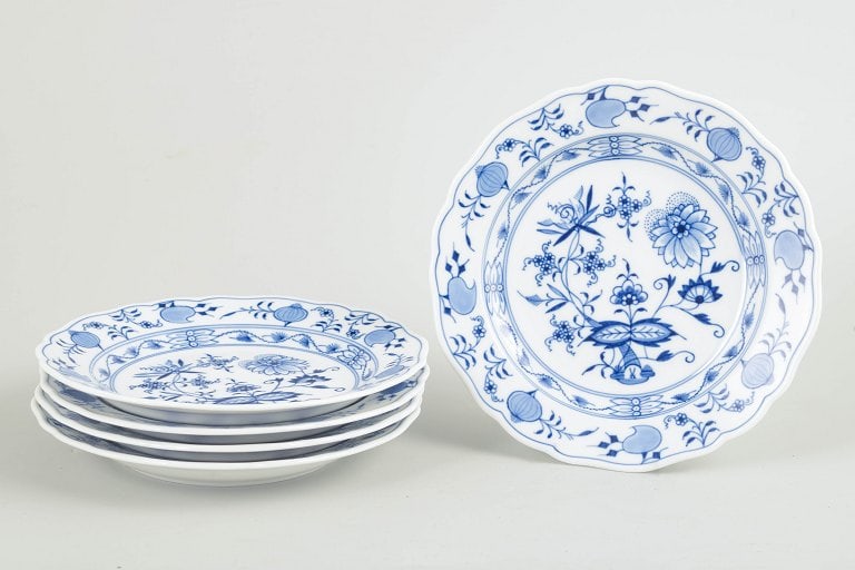 Meissen, Germany. Blue Onion, set of five round porcelain plates. Mid-20th century. (1 of 4)
