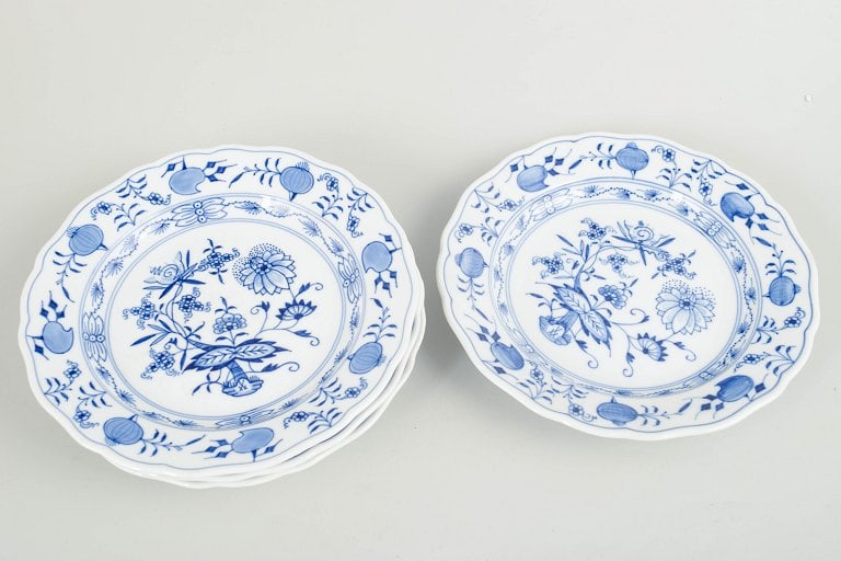 Meissen, Germany. Blue Onion, set of four porcelain salad plates. Mid-20th century. - 2