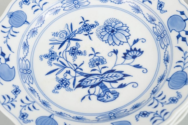 Meissen, Germany. Blue Onion, set of four porcelain salad plates. Mid-20th century. - 3