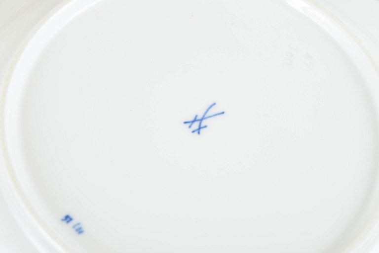 Meissen, Germany. Blue Onion, set of four porcelain salad plates. Mid-20th century. - 4
