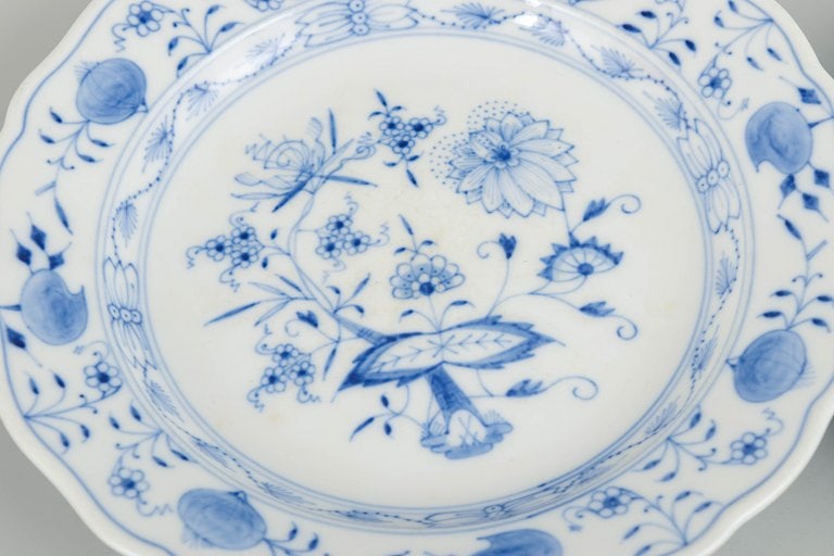 Meissen, Germany. Blue Onion, set of two porcelain salad plates. Mid 20th century. - 3