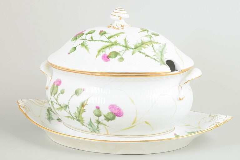 Royal Copenhagen, Denmark. Large porcelain soup tureen with stand with thistle motif. Second half of (1 of 6)