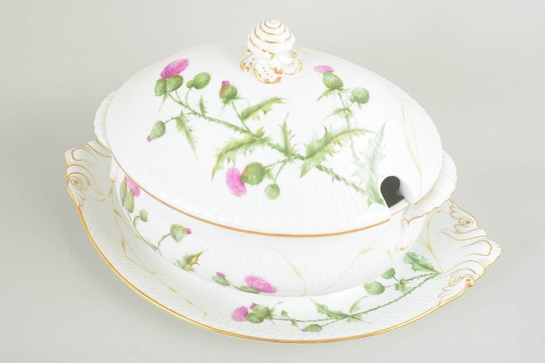 Royal Copenhagen, Denmark. Large porcelain soup tureen with stand with thistle motif. Second half of - 2