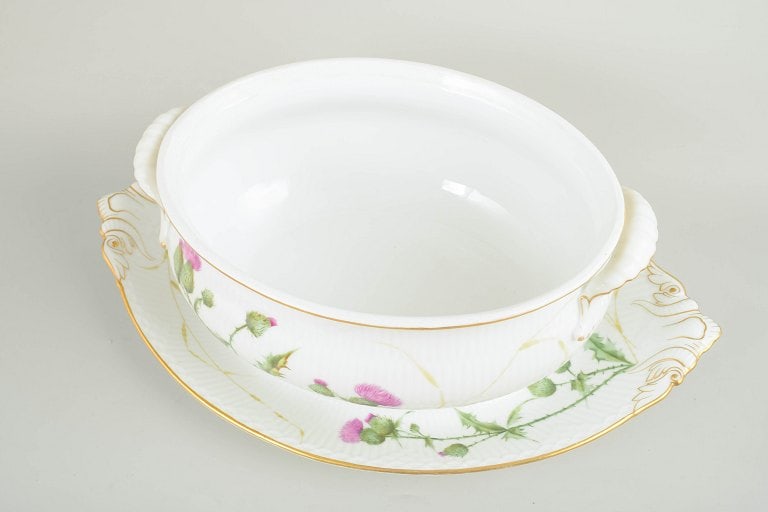 Royal Copenhagen, Denmark. Large porcelain soup tureen with stand with thistle motif. Second half of - 4