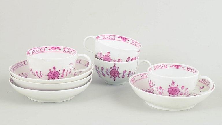 Meissen, Germany. Set of four small porcelain coffee cups with matching saucers. Circa 1800.: Meissen, set of 4 small coffee cups with matching saucers. Antique small porcelain coffee cups with hand-painted decoration in pink tones. Classic Meissen aesthetic with delicate floral and band motif