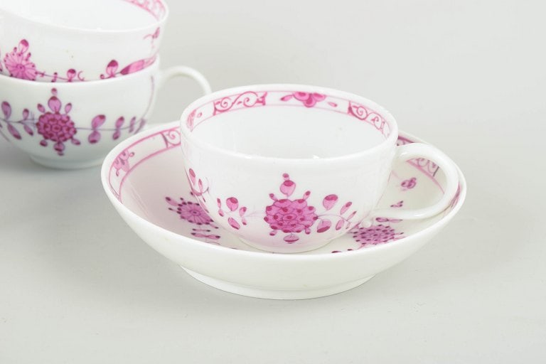 Meissen, Germany. Set of four small porcelain coffee cups with matching saucers. Circa 1800. - 2