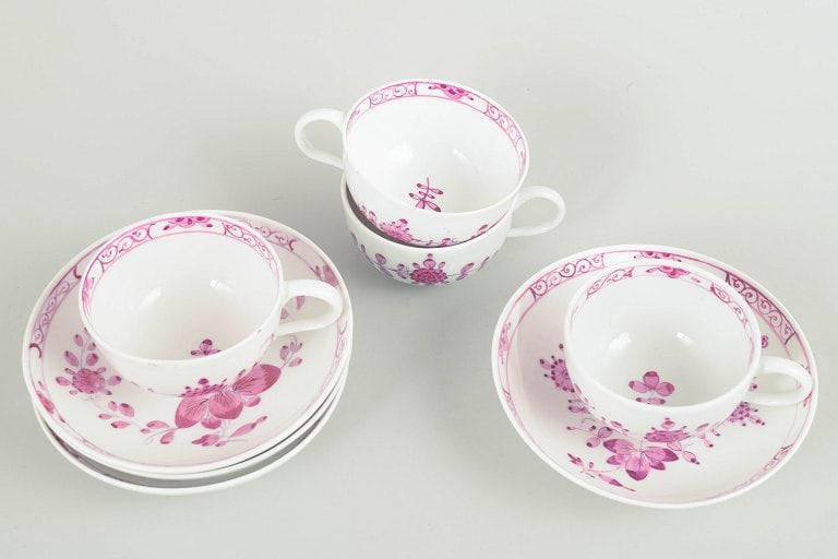 Meissen, Germany. Set of four small porcelain coffee cups with matching saucers. Circa 1800. - 3
