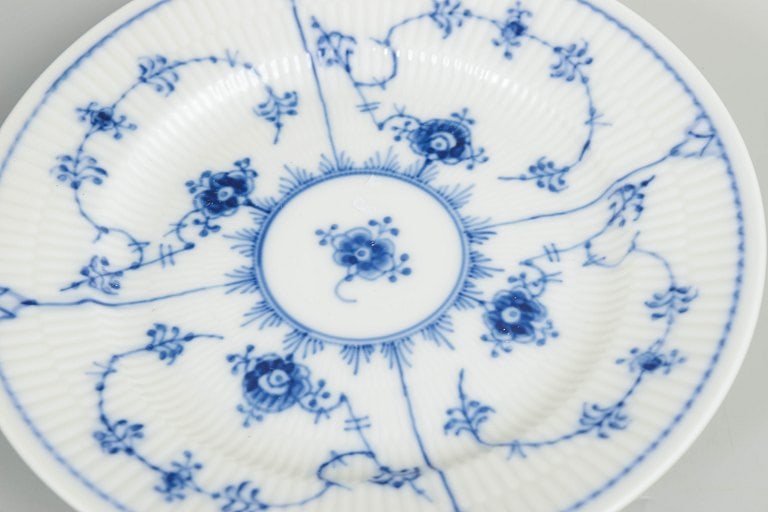 Royal Copenhagen, Denmark. Blue Fluted Plain, set of eight plates with decoration in cobalt blue. - 3