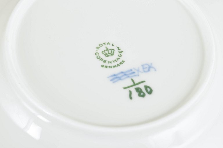 Royal Copenhagen, Denmark. Blue Fluted Plain, set of eight plates with decoration in cobalt blue. - 4