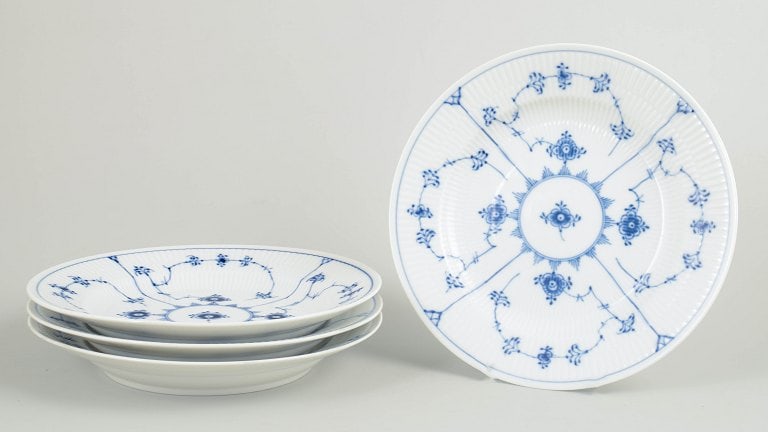 Royal Copenhagen, Denmark. Blue Fluted Plain, set of four dinner plates with decoration in cobalt (1 of 4)