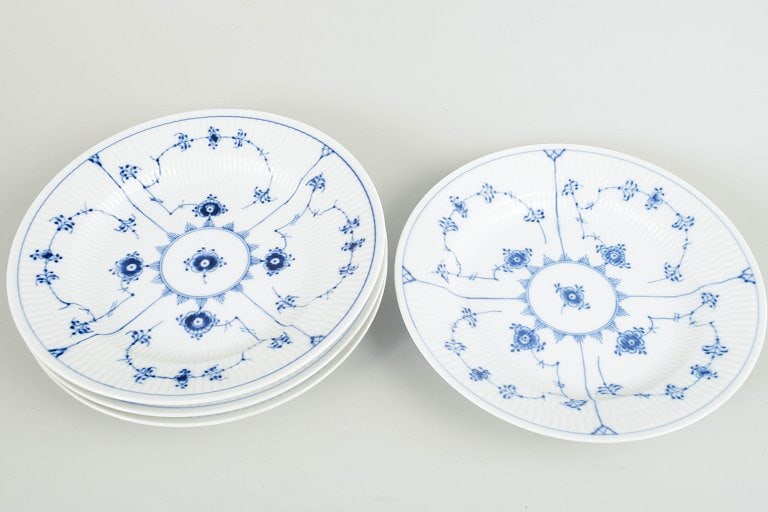 Royal Copenhagen, Denmark. Blue Fluted Plain, set of four dinner plates with decoration in cobalt - 2