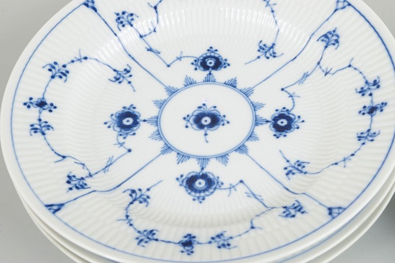 Royal Copenhagen, Denmark. Blue Fluted Plain, set of four dinner plates with decoration in cobalt - 3