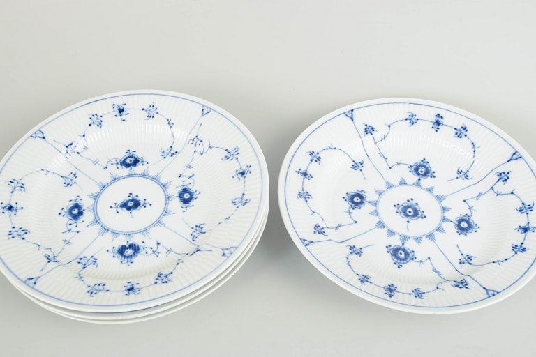 Royal Copenhagen, Denmark. Blue Fluted Plain, set of four dinner plates with decoration in cobalt - 2