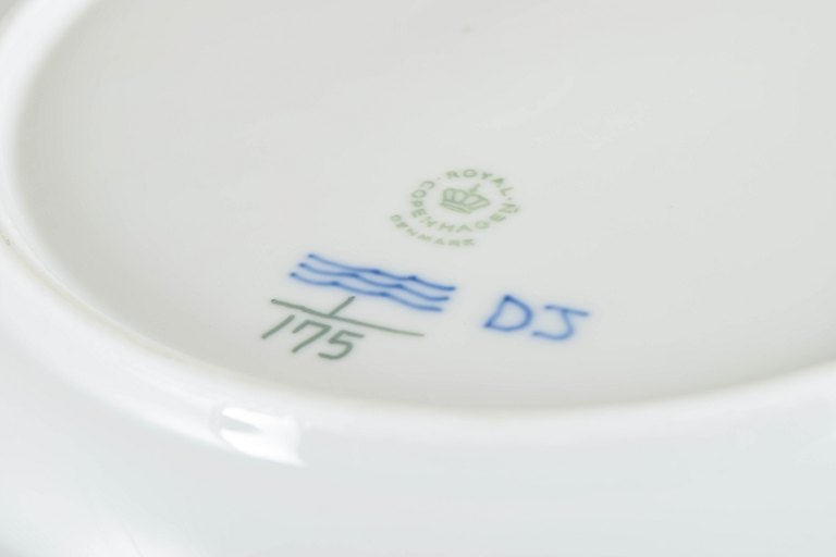 Royal Copenhagen, Denmark. Blue Fluted Plain, set of four dinner plates with decoration in cobalt - 4