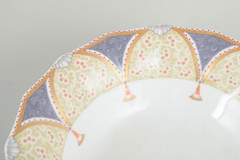 Royal Copenhagen, Denmark. Large compote in white porcelain with decoration in pink, blue and golden - 3