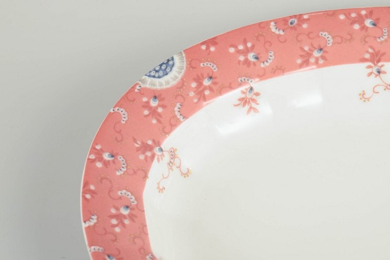 Royal Copenhagen, Denmark. Fairytale large oval dish in white porcelain with decoration in pink - 3