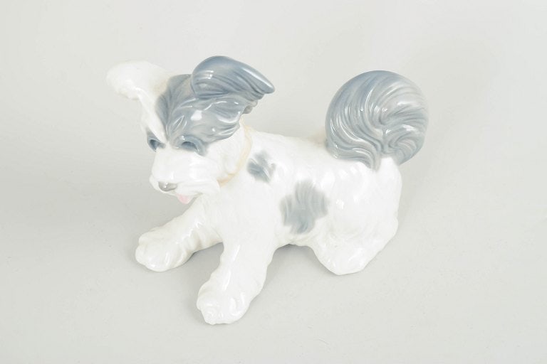 Lladró, Spain. Porcelain dog figurine in white glaze with grey and pale blue details. Approx. - 2