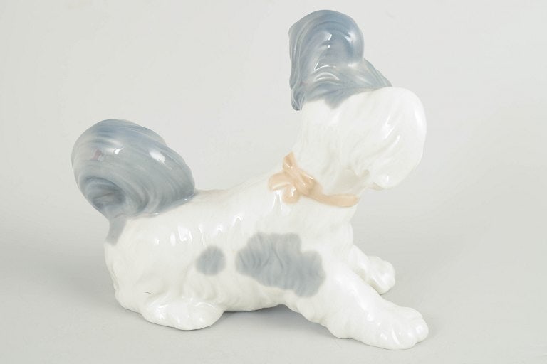 Lladró, Spain. Porcelain dog figurine in white glaze with grey and pale blue details. Approx. - 4