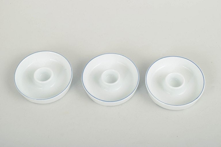Grethe Meyer for Royal Copenhagen, Denmark. Set of three small Blue Line porcelain candlesticks with - 2