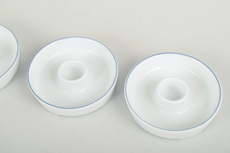 Grethe Meyer for Royal Copenhagen, Denmark. Set of three small Blue Line porcelain candlesticks with - 3