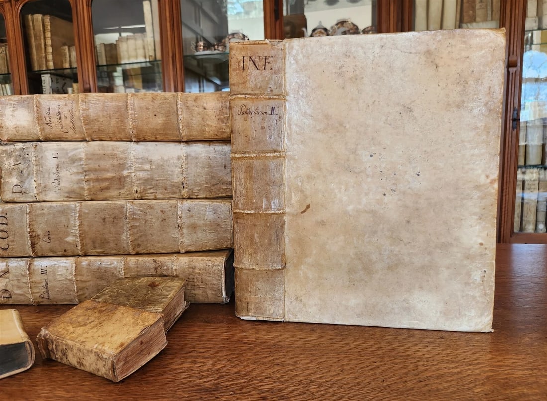 1556 LAW BOOK Corpus Juris Civilis PANDECTARUM antique MASSIVE FOLIO vellum: INFORTIATUM, PANDECTARUM IURIS CIVILIS the second volume of the Digesta (Digest), a key part of the Corpus Juris Civilis (Body of Civil Law), a collection of Roman law compiled under Emperor Justinian