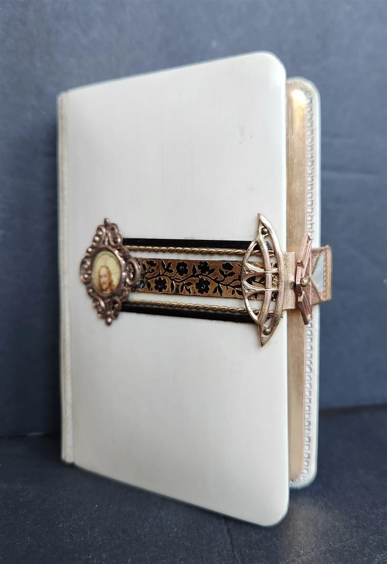1899 PRAYER BOOK in GERMAN antique NICE BINDING w/ APPLIED CROSS DECORATION: DIE HEILIGEN GOTTES IN IHREN GEBETEN (THE SAINTS OF GOD IN THEIR PRAYERS) J.Steinbrener: Winterberg, Vienna, New York ; 1899 Nice gilt binding with applied ornaments Intact clasp. All edges are gilt. 