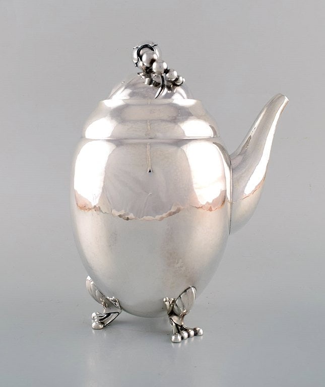 Early Georg Jensen Magnolia coffee pot in sterling silver with handle in ivory. Model number 2D. - 5