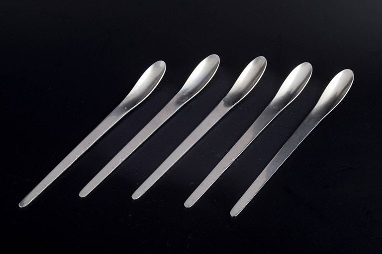 Georg Jensen, Denmark. Set of five long caffe latte spoons in stainless steel. Late 20th century.: Title:Georg Jensen, Denmark. Set of five long caffe latte spoons in stainless steel. Late 20th century. Description:Georg Jensen, caffe latte spoons. Set comprising five long caffe latte spoons in