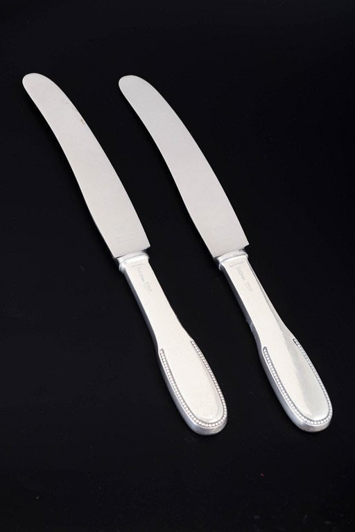 Evald Nielsen, Denmark. Two dinner knives in sterling silver and stainless steel. Approx. 1930s.: Title:Evald Nielsen, Denmark. Two dinner knives in sterling silver and stainless steel. Approx. 1930s. Description:Evald Nielsen, two dinner knives. Model number 14. Elegant dinner knives in sterling
