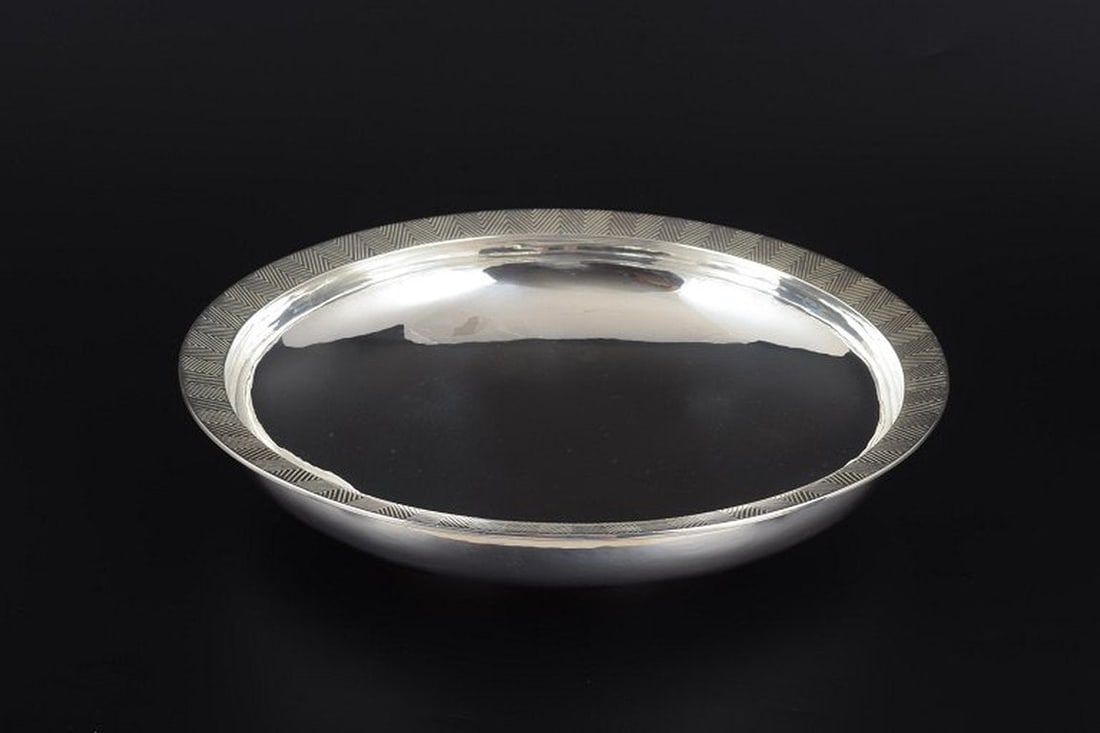 Hans Hansen, Denmark. Round sterling silver bowl with a plain polished mirror surface. 1948.: Title:Hans Hansen, Denmark. Round sterling silver bowl with a plain polished mirror surface. 1948. Description:Hans Hansen Silver bowl, 1948. Round sterling silver bowl with a plain polished mirror su