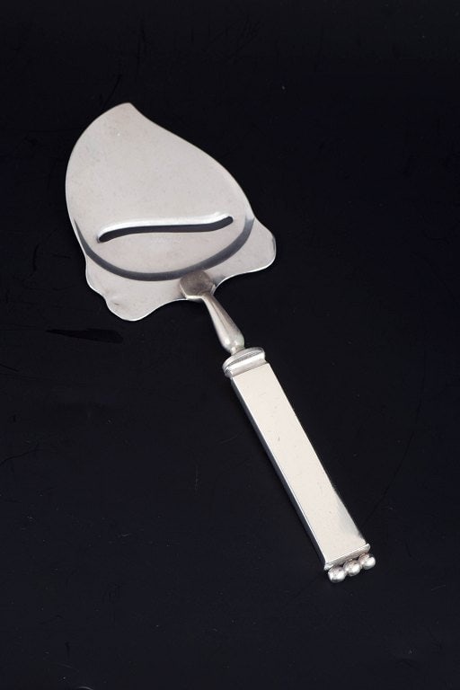 Evald Nielsen, Denmark. Art Deco cheese slicer in silver and stainless steel. Approx. 1930s.: Title:Evald Nielsen, Denmark. Art Deco cheese slicer in silver and stainless steel. Approx. 1930s. Description:Evald Nielsen cheese slicer. Model number 27. Art Deco cheese slicer in 830 silver and st