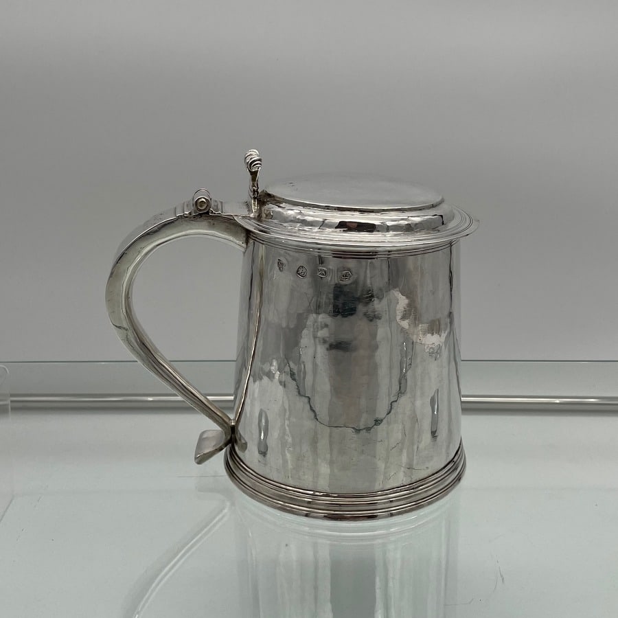 17th Century Antique Charles II Silver Tankard & Cover London 1683 Nathaniel Weekley: Title:17th Century Antique Charles II Silver Tankard & Cover London 1683 Nathaniel Weekley Description:Description A fine Charles II silver quart tankard and cover designed with a plain formed