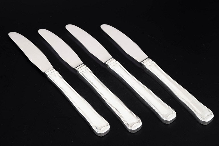 Georg Jensen, Denmark. Set of four lunch knives in stainless steel and sterling silver. Produced: Title:Georg Jensen, Denmark. Set of four lunch knives in stainless steel and sterling silver. Produced after 1944. Description:Georg Jensen, set of four lunch knives Old Danish. Set of four lunch