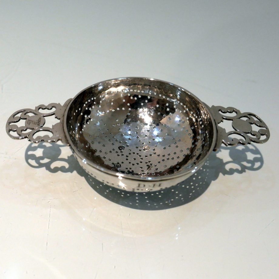 Early 18th Century Antique George I Sterling Silver Lemon Strainer London 1726 James Goodwin: Title:Early 18th Century Antique George I Sterling Silver Lemon Strainer London 1726 James Goodwin Description:Description A sweet early Georgian silver lemon strainer decorated with an elegant pierce