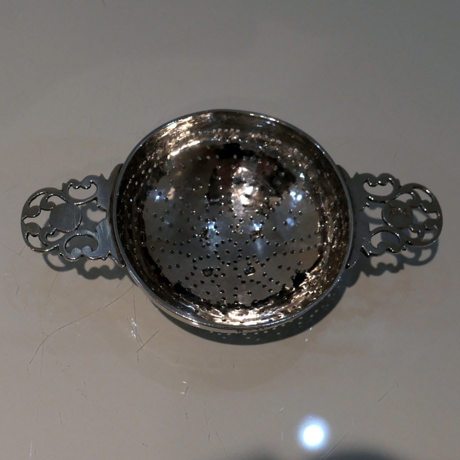 Early 18th Century Antique George I Sterling Silver Lemon Strainer London 1726 James Goodwin - 2