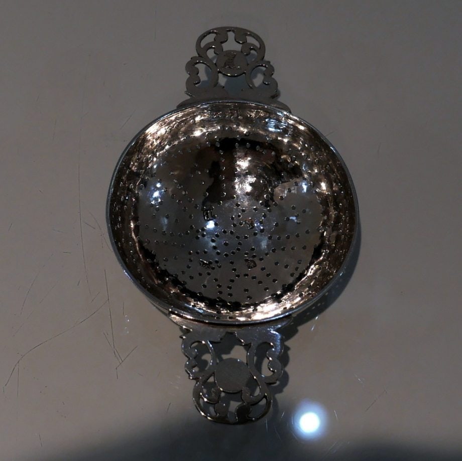 Early 18th Century Antique George I Sterling Silver Lemon Strainer London 1726 James Goodwin - 4