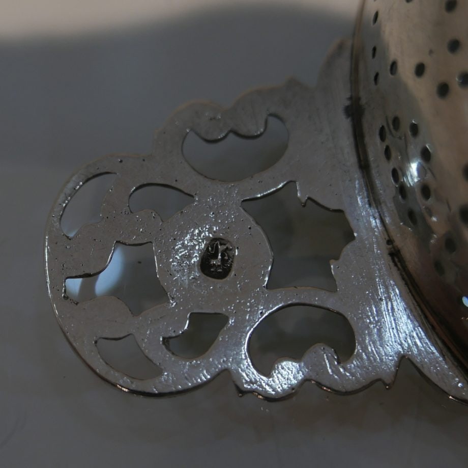 Early 18th Century Antique George I Sterling Silver Lemon Strainer London 1726 James Goodwin - 7
